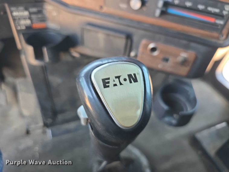 image for item DR3869 1998 Freightliner FLD120 semi truck