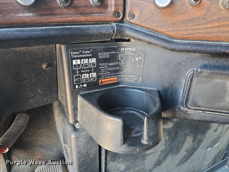 image for item DR3869 1998 Freightliner FLD120 semi truck