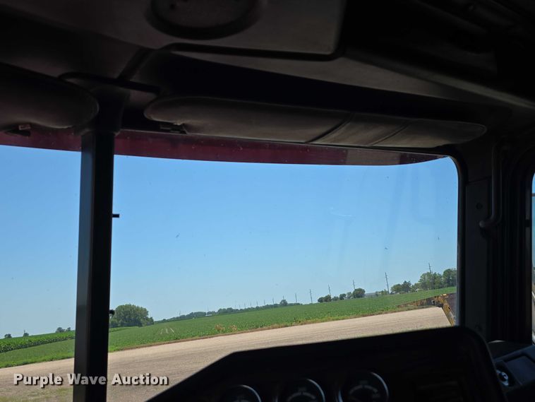 image for item DR3869 1998 Freightliner FLD120 semi truck