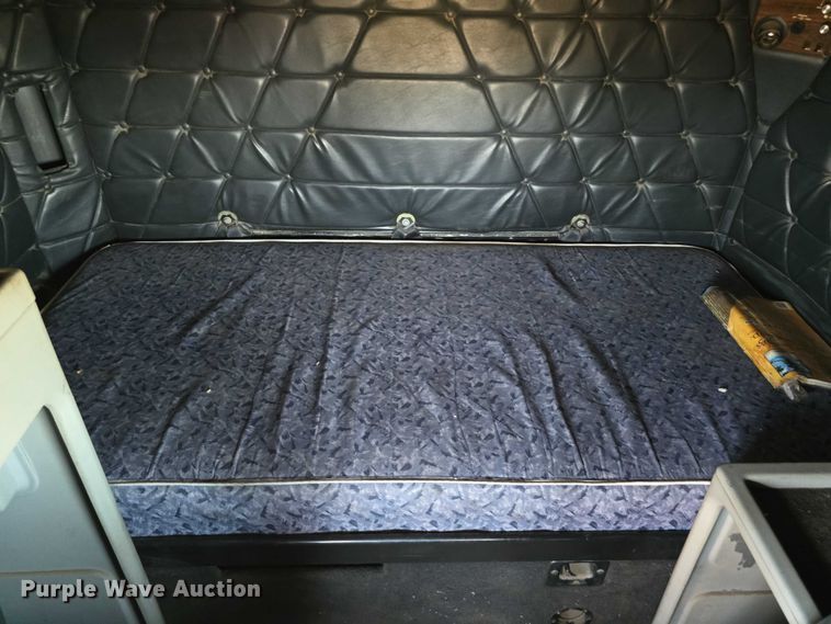 image for item DR3869 1998 Freightliner FLD120 semi truck