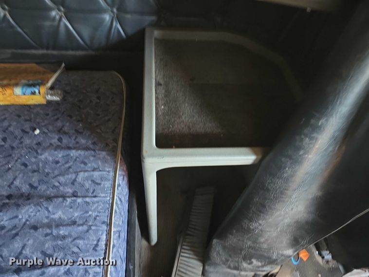 image for item DR3869 1998 Freightliner FLD120 semi truck