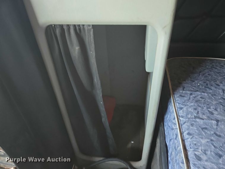 image for item DR3869 1998 Freightliner FLD120 semi truck