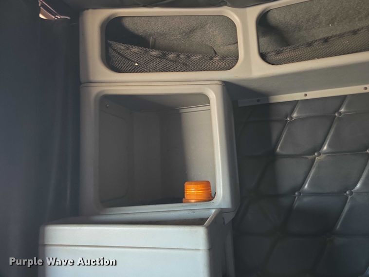 image for item DR3869 1998 Freightliner FLD120 semi truck