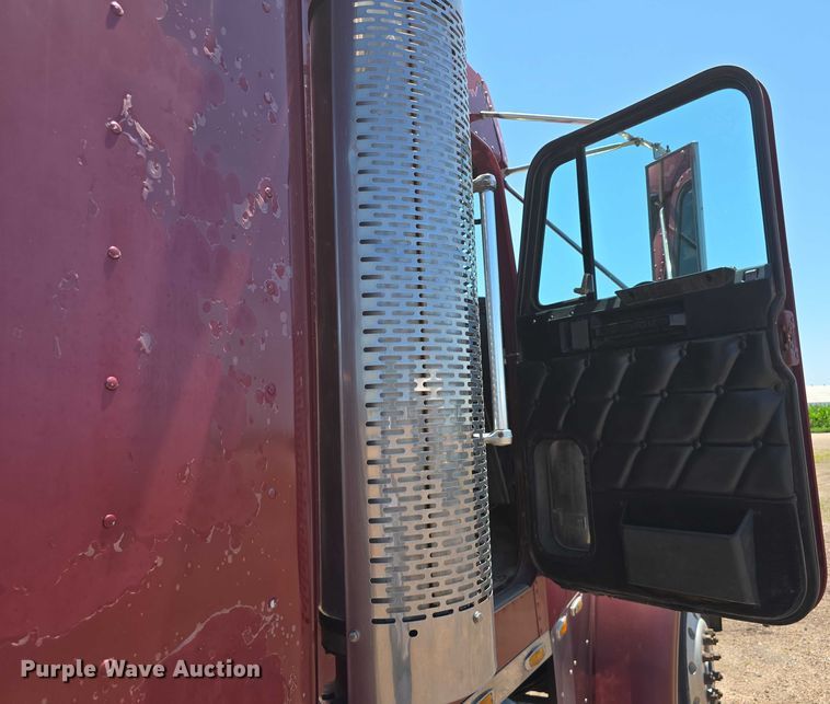 image for item DR3869 1998 Freightliner FLD120 semi truck