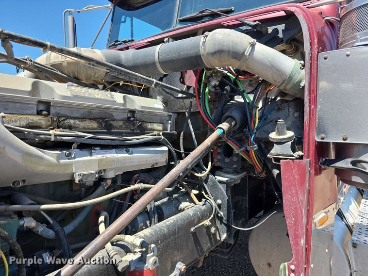 image for item DR3869 1998 Freightliner FLD120 semi truck