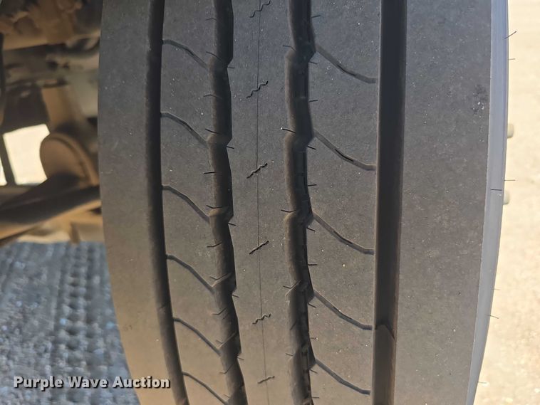 image for item DR3869 1998 Freightliner FLD120 semi truck