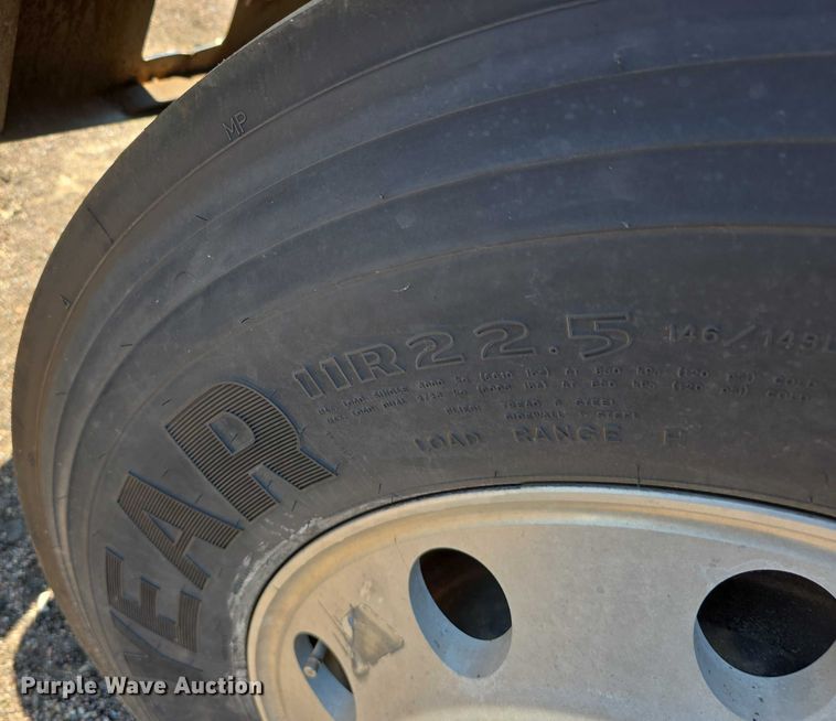 image for item DR3869 1998 Freightliner FLD120 semi truck