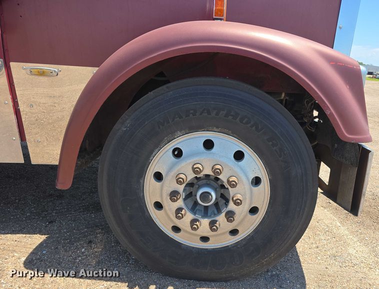 image for item DR3869 1998 Freightliner FLD120 semi truck