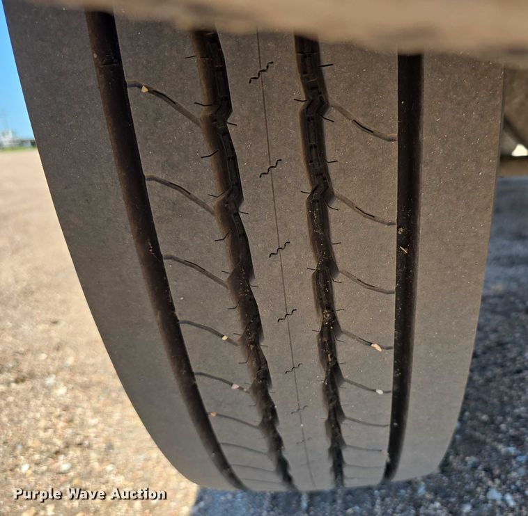 image for item DR3869 1998 Freightliner FLD120 semi truck