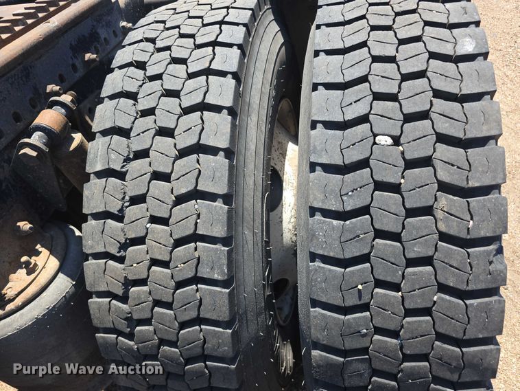 image for item DR3869 1998 Freightliner FLD120 semi truck