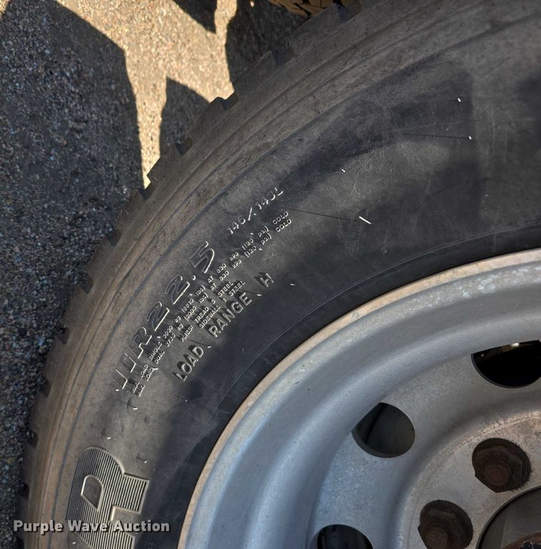 image for item DR3869 1998 Freightliner FLD120 semi truck