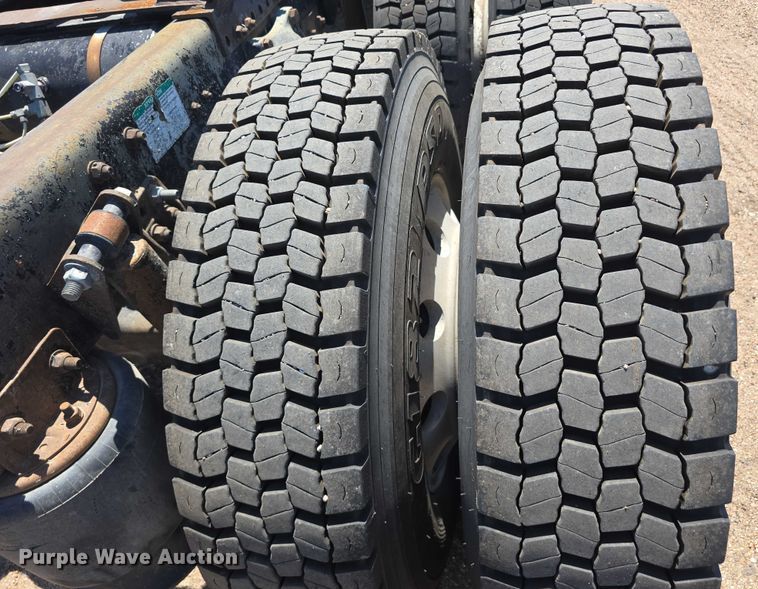 image for item DR3869 1998 Freightliner FLD120 semi truck