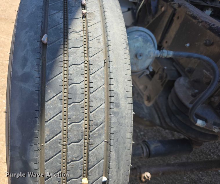 image for item DR3869 1998 Freightliner FLD120 semi truck