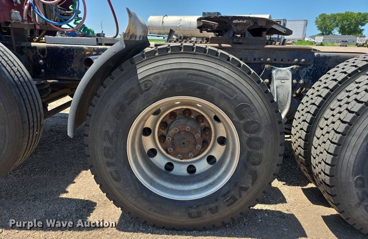 image for item DR3869 1998 Freightliner FLD120 semi truck