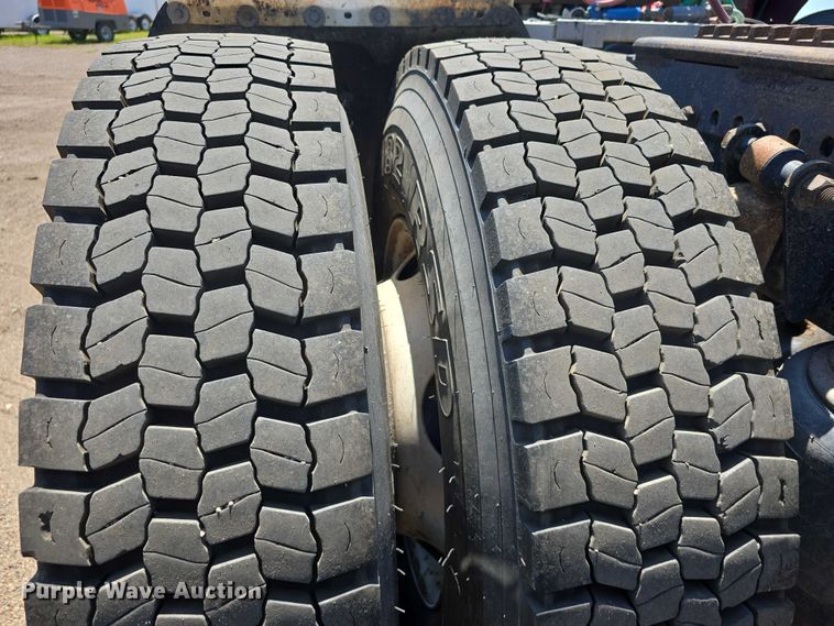 image for item DR3869 1998 Freightliner FLD120 semi truck