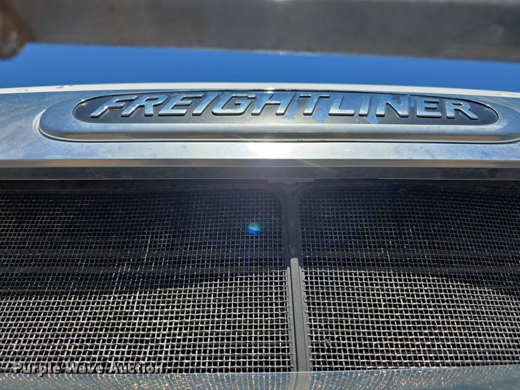 image for item DR3870 2019 Freightliner Cascadia 126 semi truck