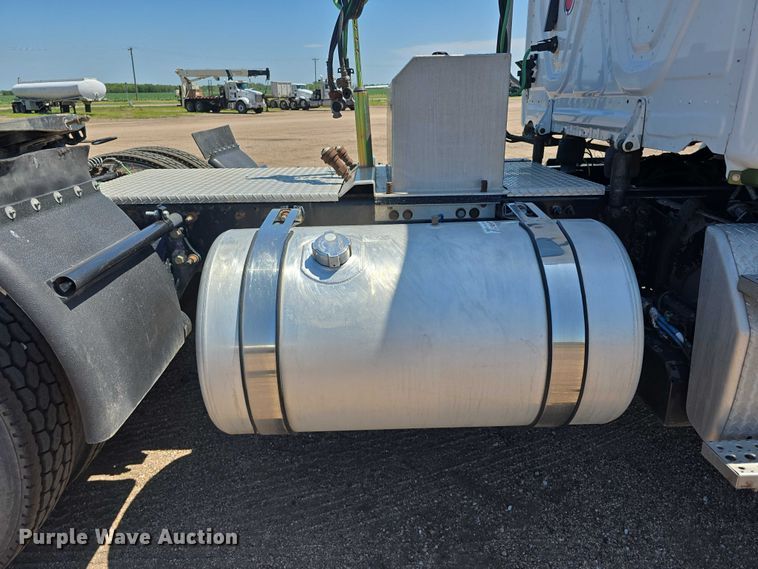 image for item DR3870 2019 Freightliner Cascadia 126 semi truck