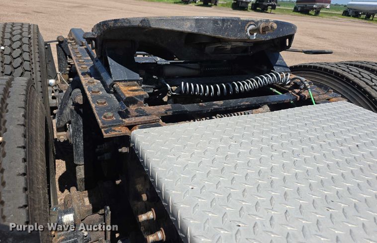 image for item DR3870 2019 Freightliner Cascadia 126 semi truck