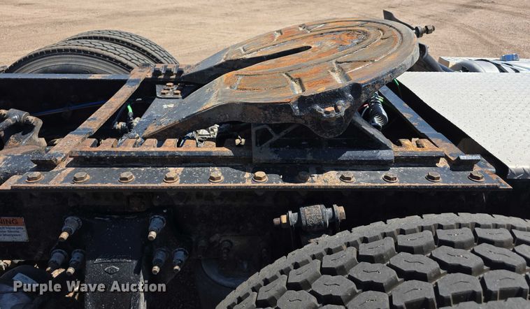 image for item DR3870 2019 Freightliner Cascadia 126 semi truck