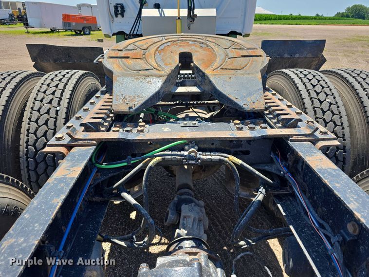 image for item DR3870 2019 Freightliner Cascadia 126 semi truck