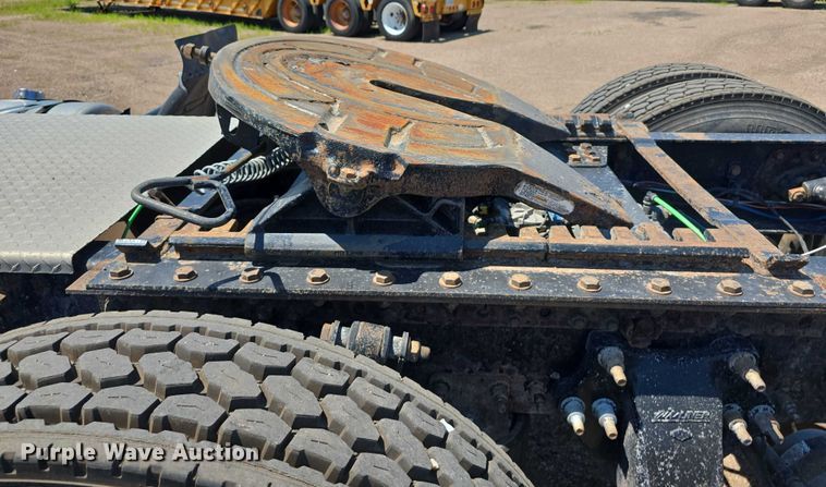 image for item DR3870 2019 Freightliner Cascadia 126 semi truck