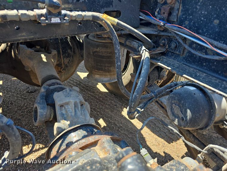 image for item DR3870 2019 Freightliner Cascadia 126 semi truck