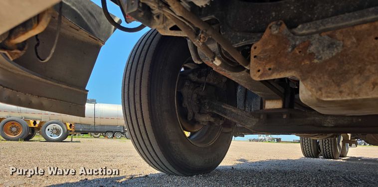 image for item DR3870 2019 Freightliner Cascadia 126 semi truck