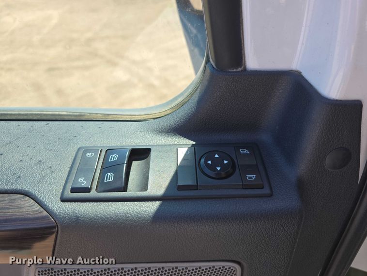 image for item DR3870 2019 Freightliner Cascadia 126 semi truck