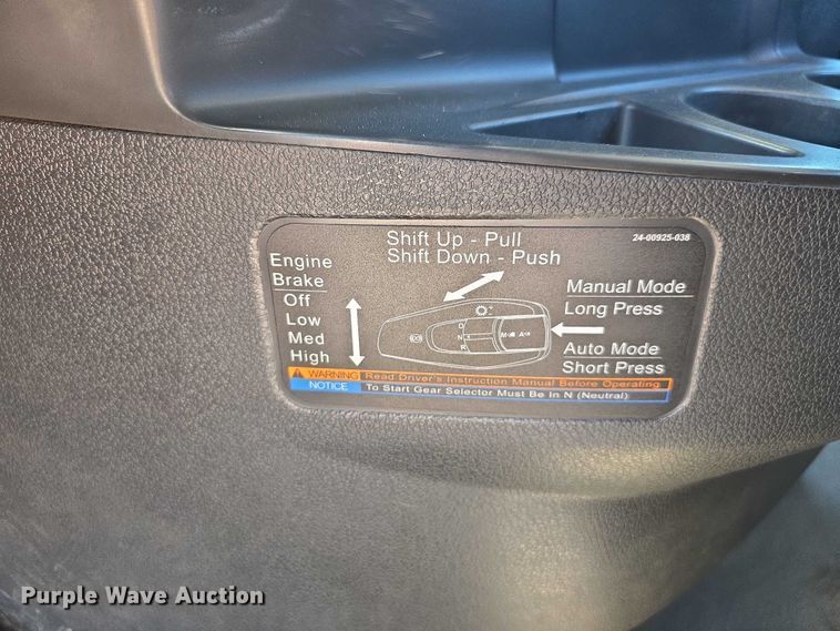 image for item DR3870 2019 Freightliner Cascadia 126 semi truck