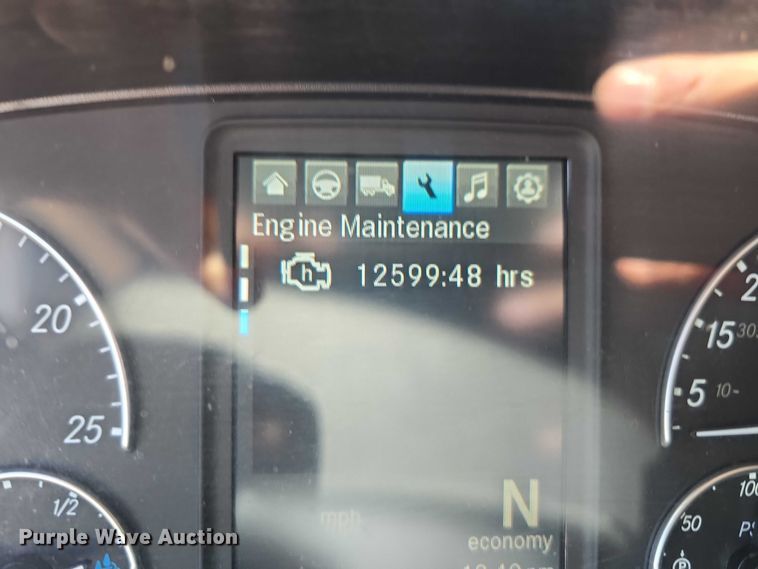 image for item DR3870 2019 Freightliner Cascadia 126 semi truck