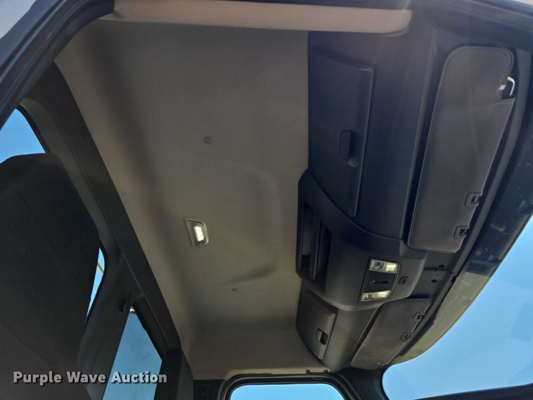 image for item DR3870 2019 Freightliner Cascadia 126 semi truck