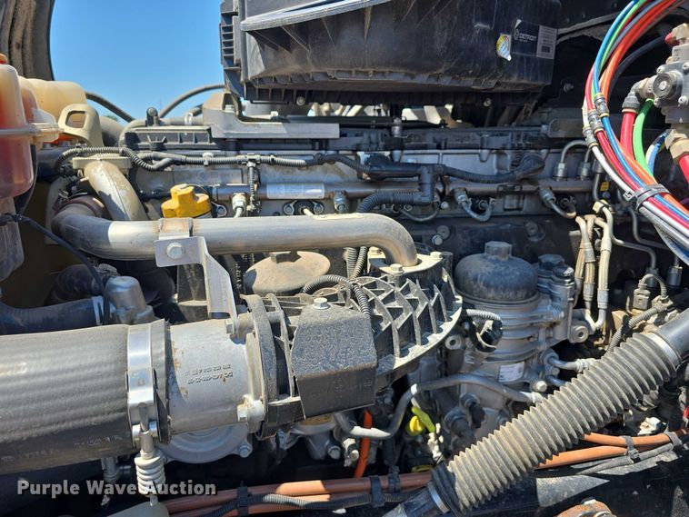 image for item DR3870 2019 Freightliner Cascadia 126 semi truck