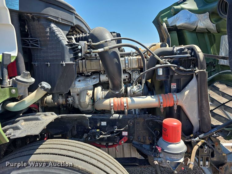 image for item DR3870 2019 Freightliner Cascadia 126 semi truck