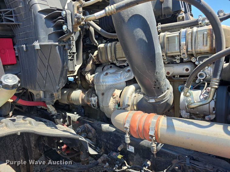 image for item DR3870 2019 Freightliner Cascadia 126 semi truck