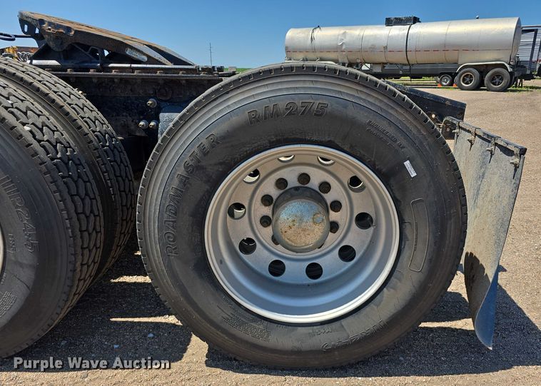 image for item DR3870 2019 Freightliner Cascadia 126 semi truck