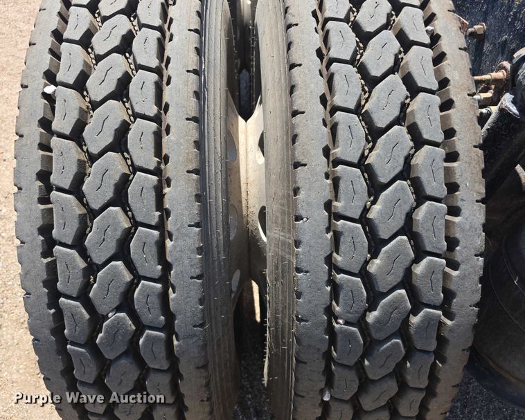 image for item DR3870 2019 Freightliner Cascadia 126 semi truck