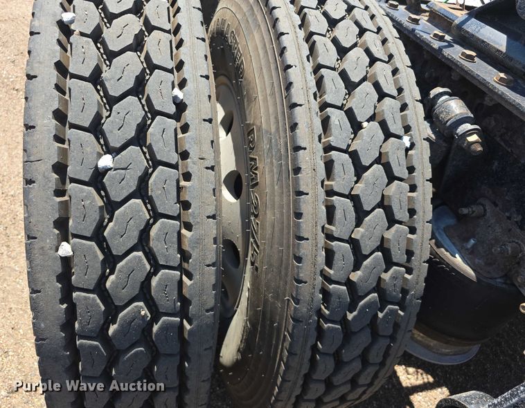 image for item DR3870 2019 Freightliner Cascadia 126 semi truck