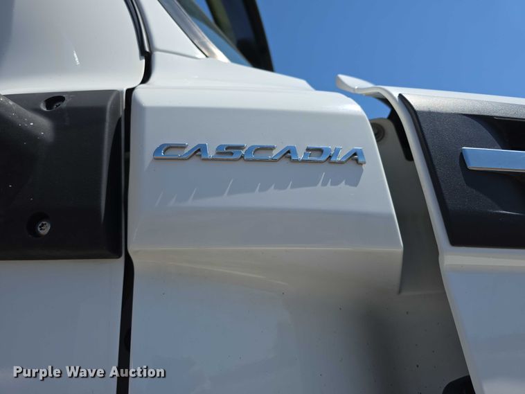 image for item DR3871 2020 Freightliner Cascadia 126 semi truck