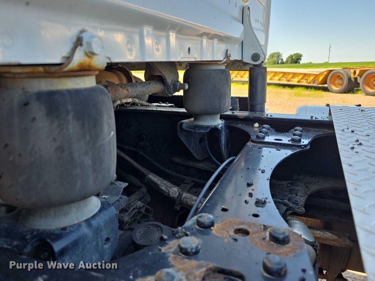 image for item DR3871 2020 Freightliner Cascadia 126 semi truck