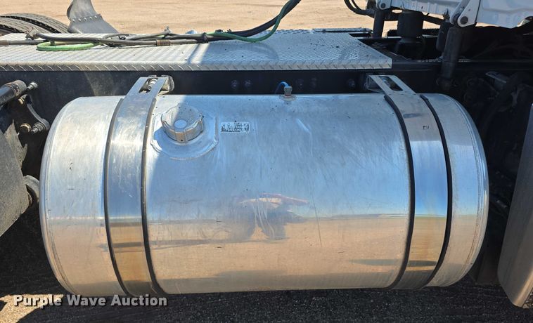 image for item DR3871 2020 Freightliner Cascadia 126 semi truck