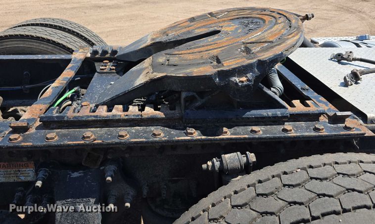 image for item DR3871 2020 Freightliner Cascadia 126 semi truck