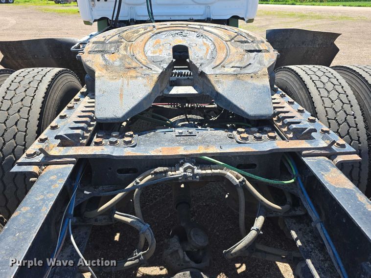 image for item DR3871 2020 Freightliner Cascadia 126 semi truck