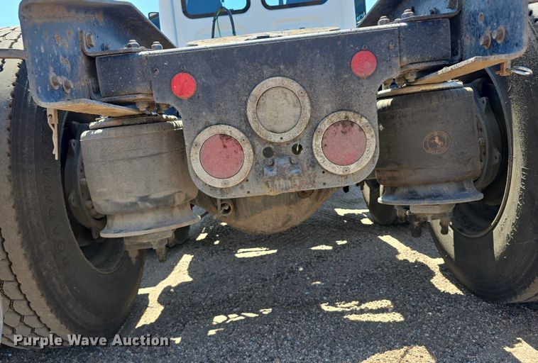 image for item DR3871 2020 Freightliner Cascadia 126 semi truck