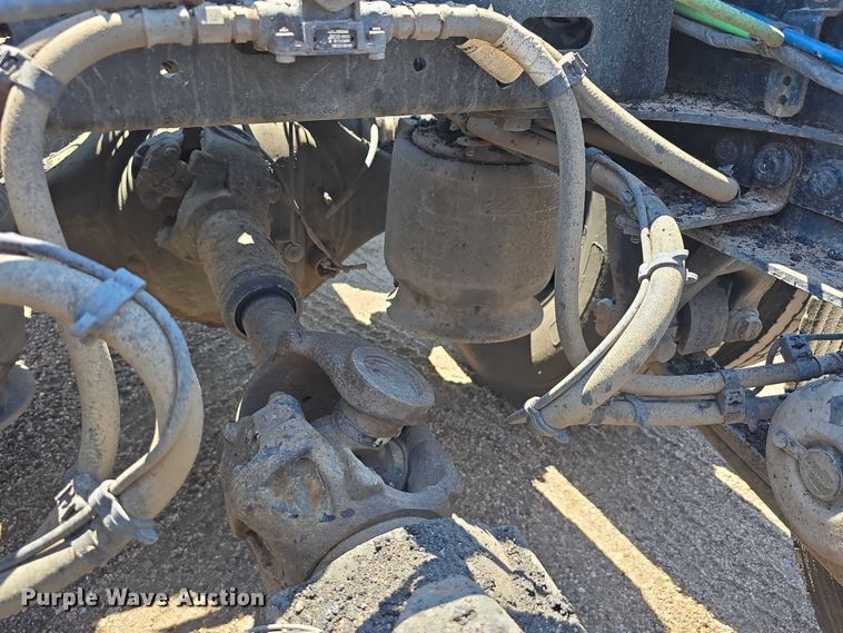 image for item DR3871 2020 Freightliner Cascadia 126 semi truck