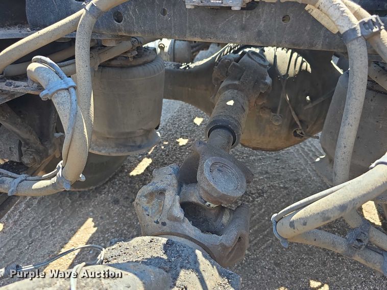 image for item DR3871 2020 Freightliner Cascadia 126 semi truck