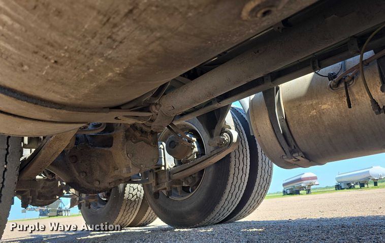 image for item DR3871 2020 Freightliner Cascadia 126 semi truck