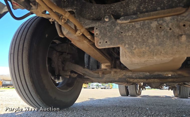 image for item DR3871 2020 Freightliner Cascadia 126 semi truck