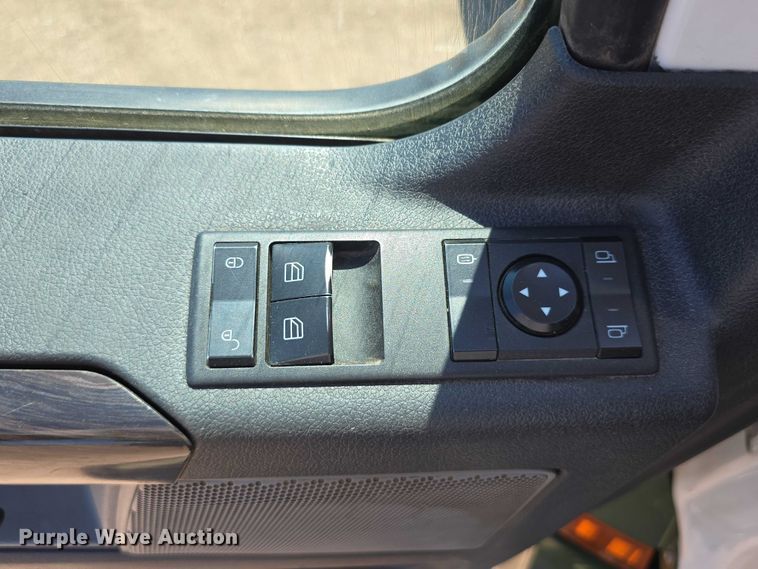 image for item DR3871 2020 Freightliner Cascadia 126 semi truck