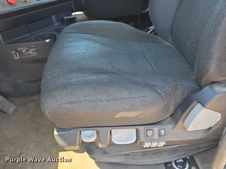 image for item DR3871 2020 Freightliner Cascadia 126 semi truck