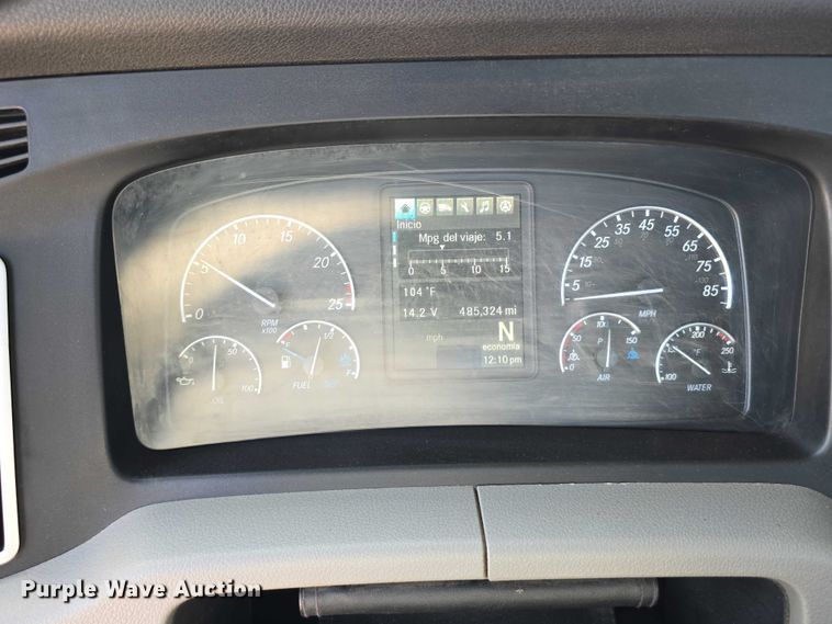 image for item DR3871 2020 Freightliner Cascadia 126 semi truck